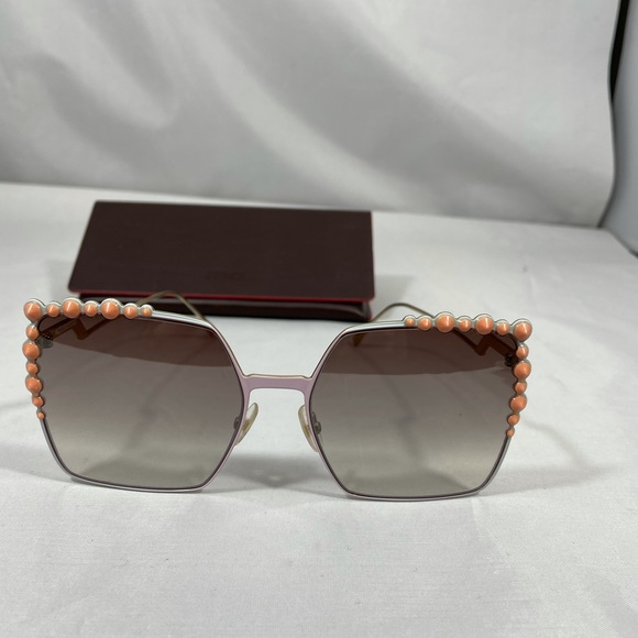FENDI SUNGLASSES! - Picture 3 of 12